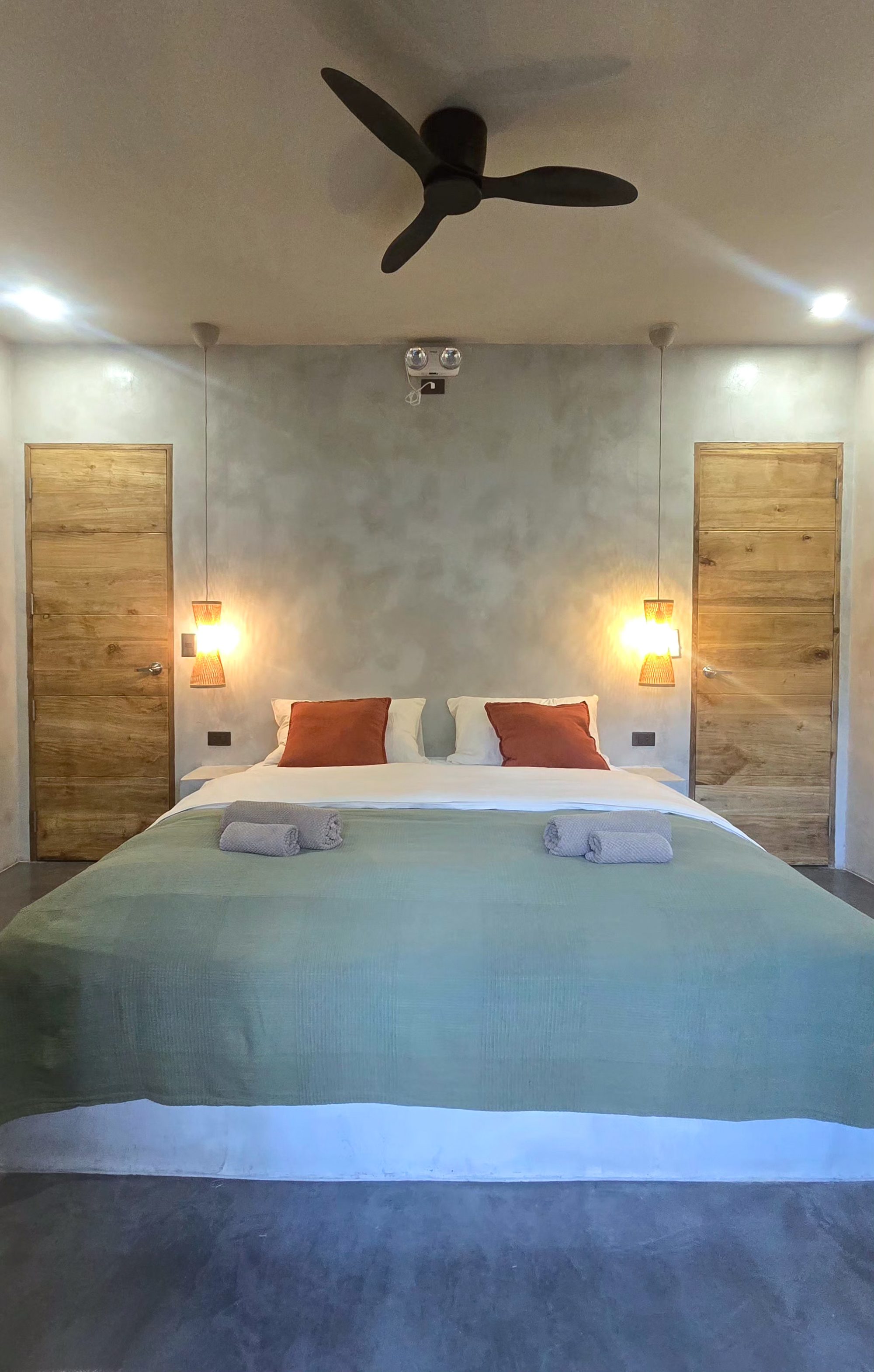 Solar-powered studio with sliding doors, Caalan Beach El Nido